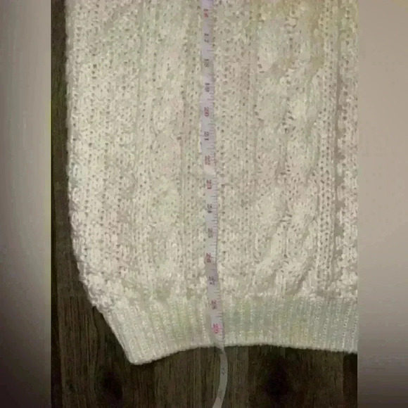 Woman's Hand knitted sweater - Picture 3 of 5